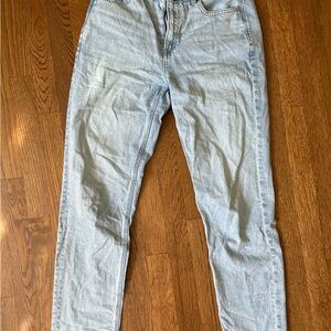 American Eagle Outfitters strigid mom Light Wash Denim Jeans